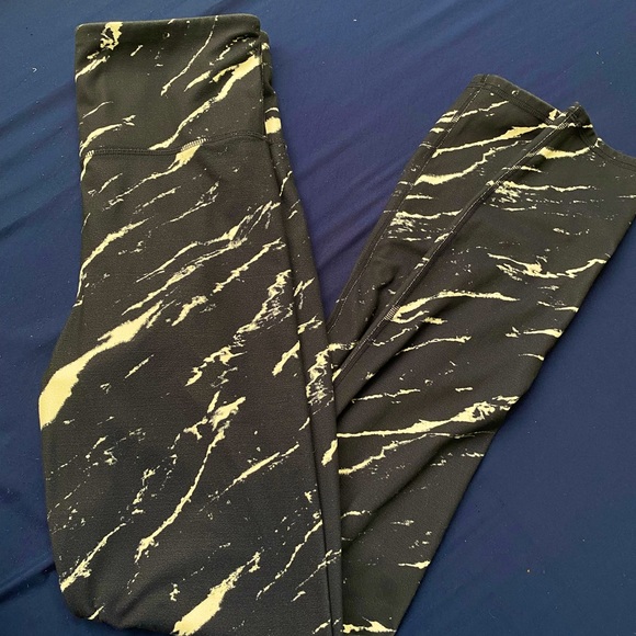 2 FOR 25 ~ Patterned workout leggings - Picture 2 of 3